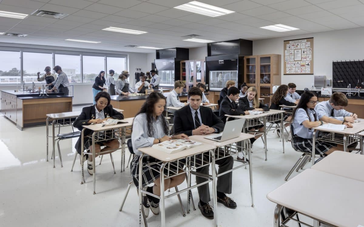 A group of students are sitting at desks in a classroom.